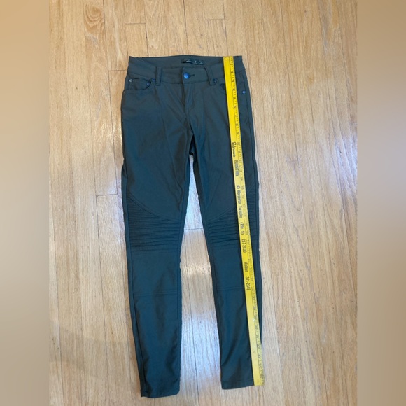 Prana pants, green with stitching details, size 2 short - Picture 5 of 9